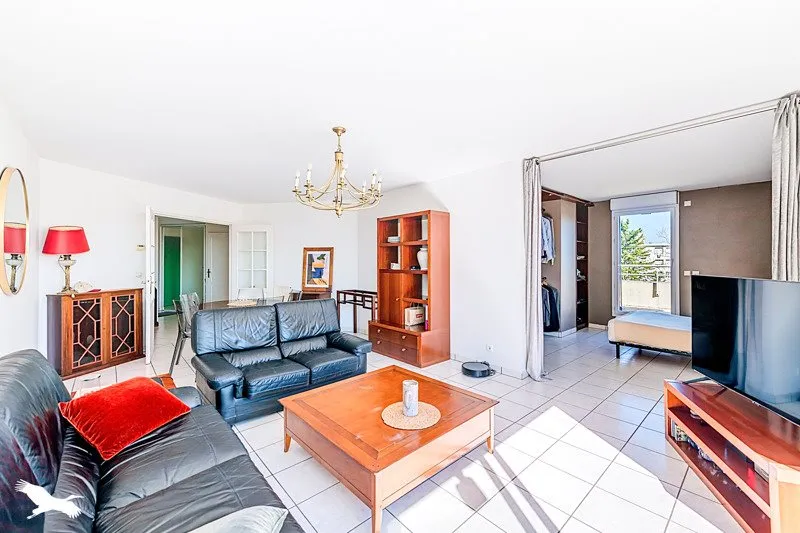 Soggiorno - Rooftop Apartment with 57m² Terrace in Bordeaux