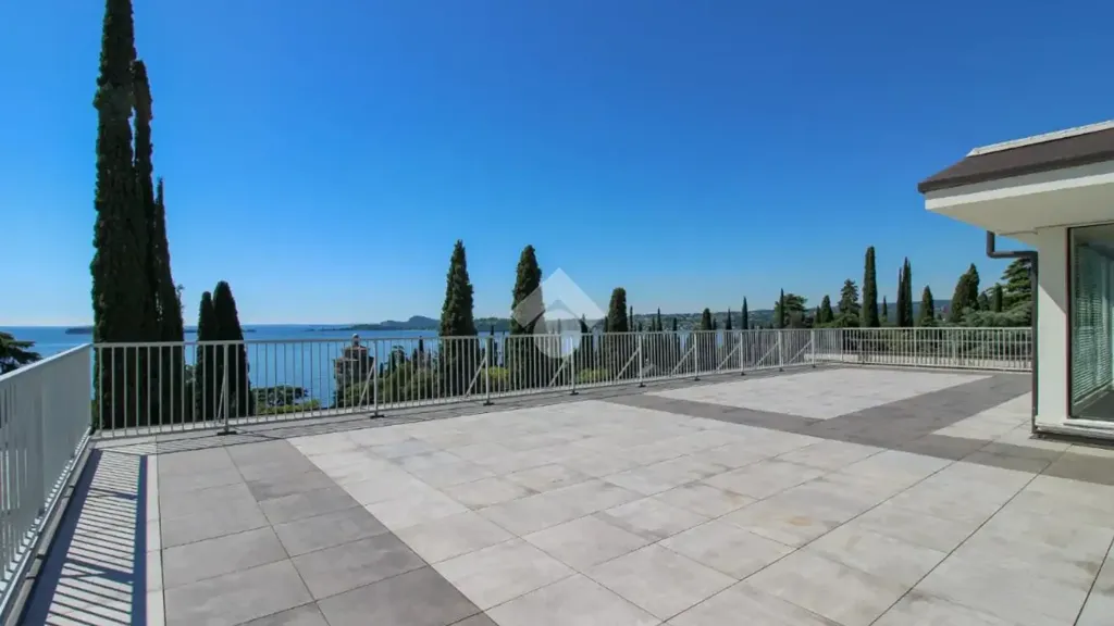 Terrazza - Studio Apartment with Lake View in Gardone Riviera
