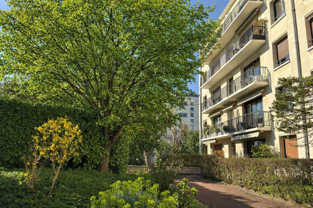 Giardino - Penthouse Apartment with Balcony in Saint-Germain-en-Laye