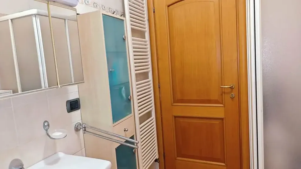 Bathrooms - Villa with Pool and Garden in Correggio