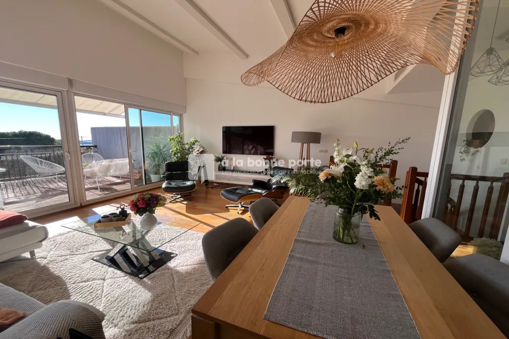Söögituba - Ricciotti-Signed Duplex with Sea View in Bandol