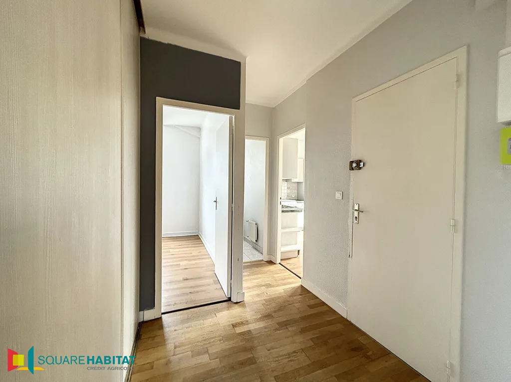 Hallway - Bright 2-Bedroom Apartment in Quimper