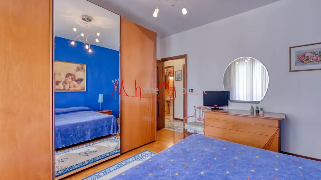 Bedrooms - Four-Bedroom Apartment with Balconies in Padova