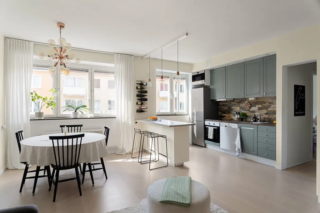 Salle à manger - Two-Bedroom Flat with Open Plan in City Centre