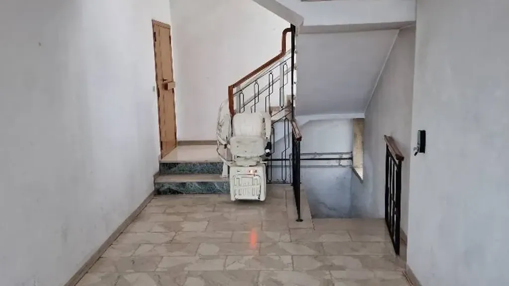 Pièces - Multi-level Apartment with Terrace in Pistoia