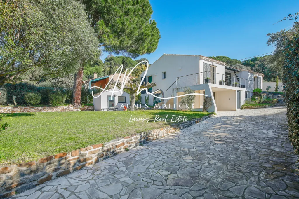 Exterior - Contemporary Villa with Pool in Super Lavandou