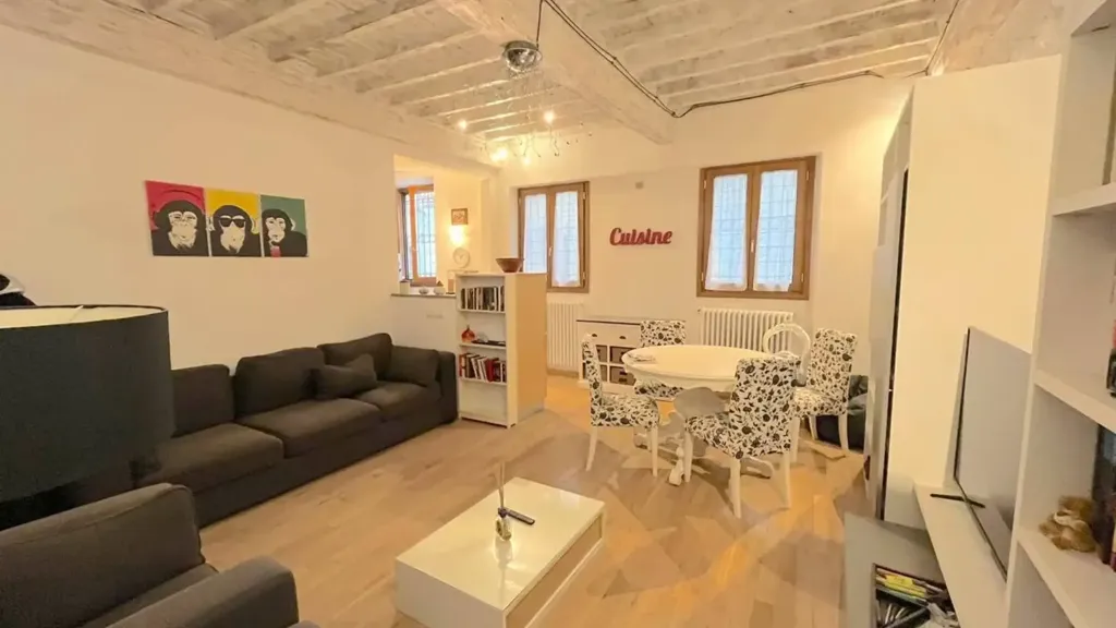 Elutuba - Three-Bedroom Apartment with Cellar in Florence