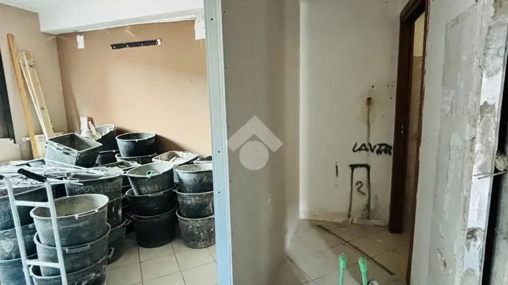 Pièces - Converted Apartment with Parking in Rho