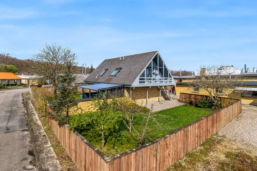 Esterno - Fully Let Three-Unit Property in Yellow Brick