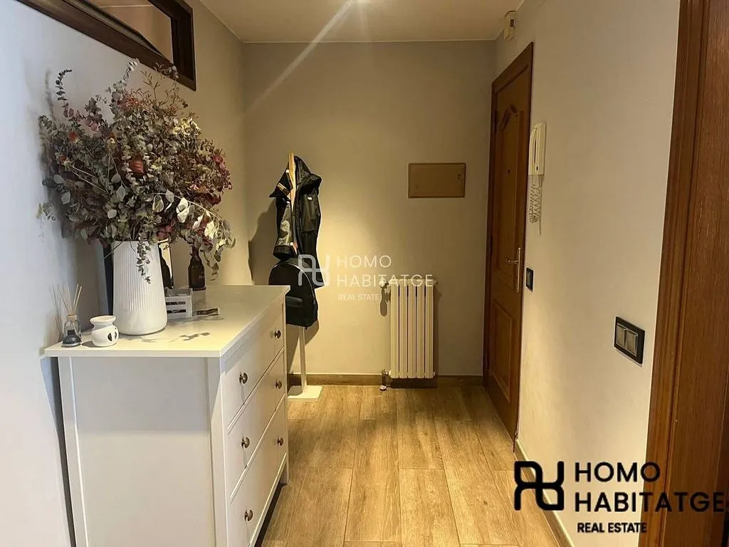 Esik - Modern Flat with Balcony in Egara, Terrassa