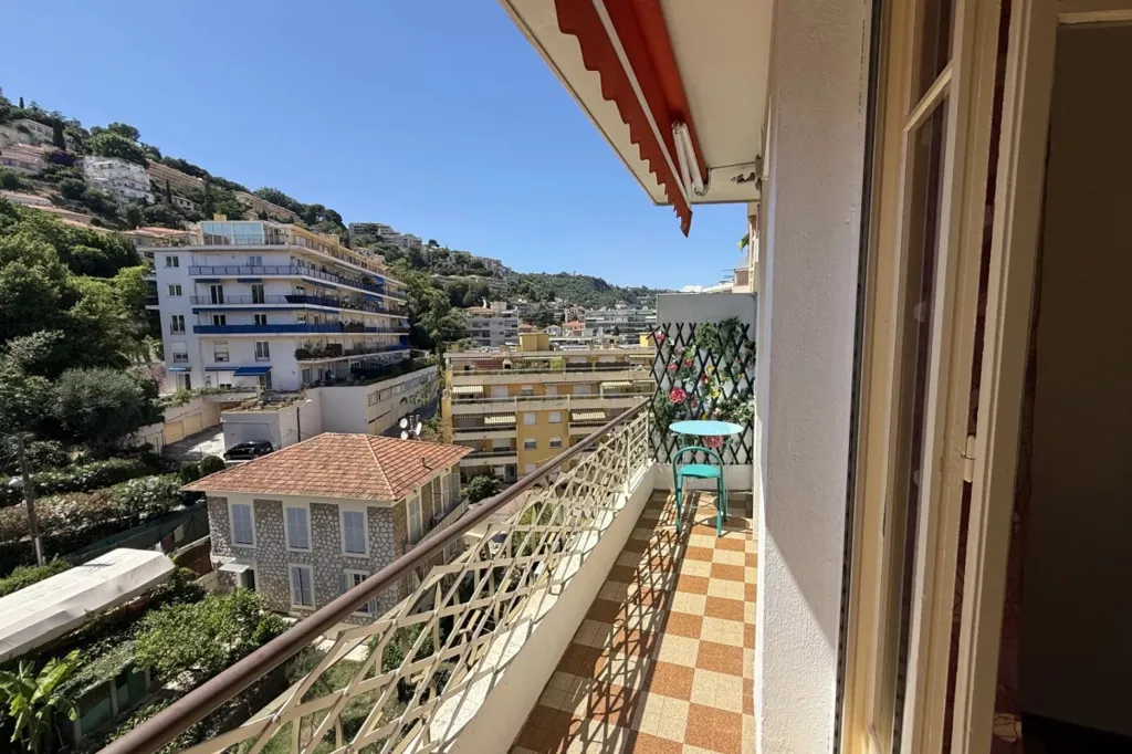 Balcone - 2-Bedroom Apartment with Terrace in Nice Cessole