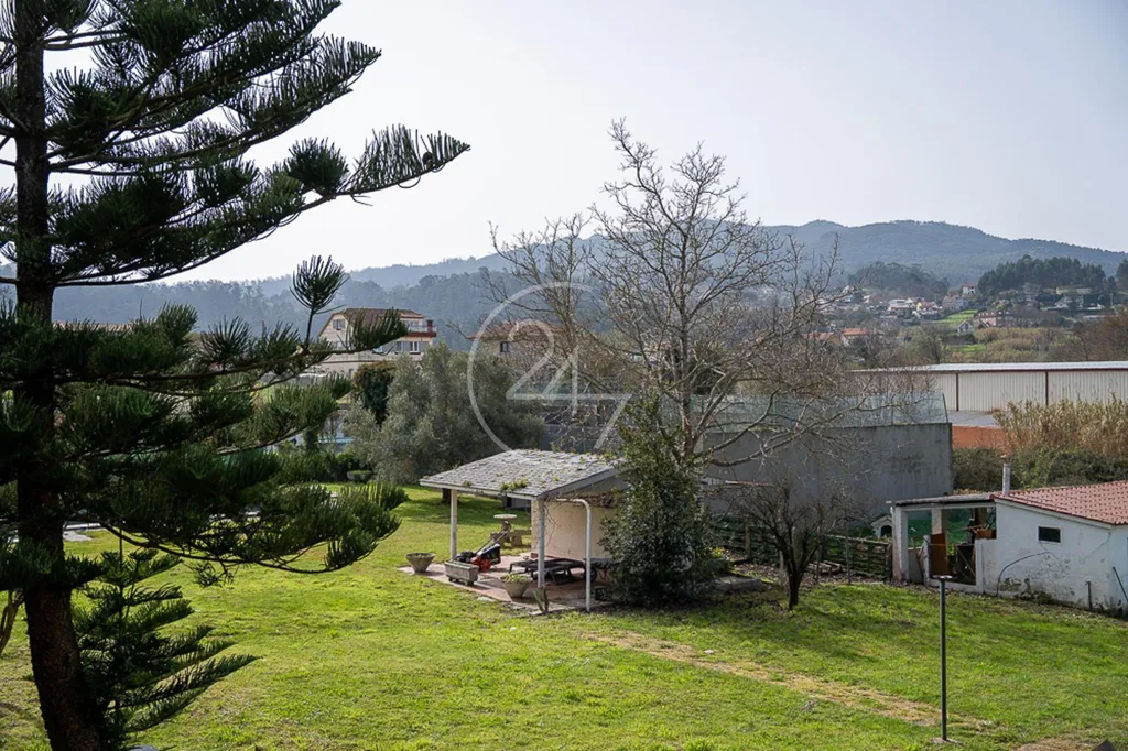 Garden - Detached Chalet with Pool in Vigo