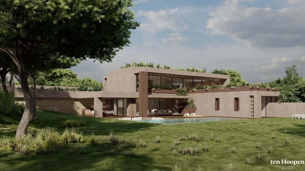 Development Land with Golf Course Access in Odiáxere