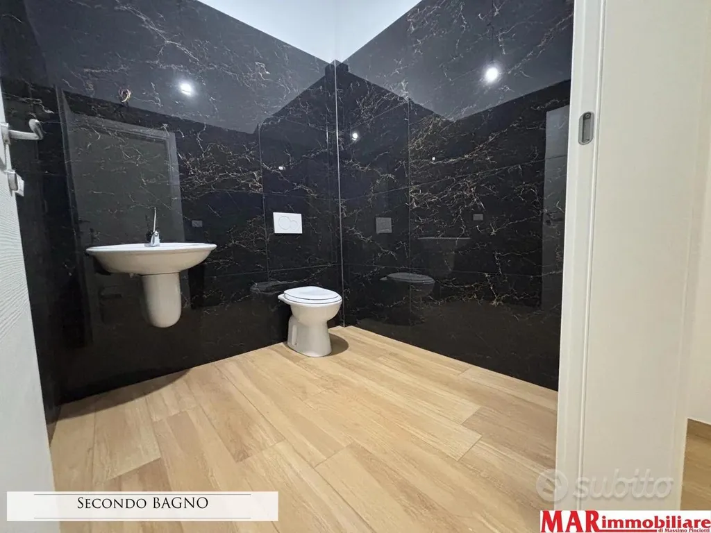 Vannitoad - Office Space with Parking in Montesilvano