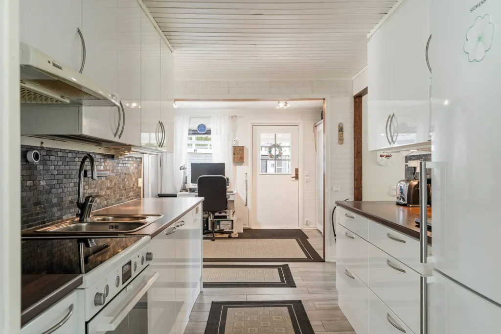 Cucina - Lake View Property with Multiple Houses in Nyköping