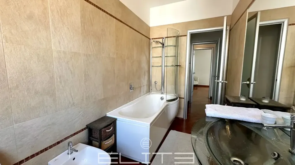 Bathrooms - Modernised Apartment with Balcony in Ancona