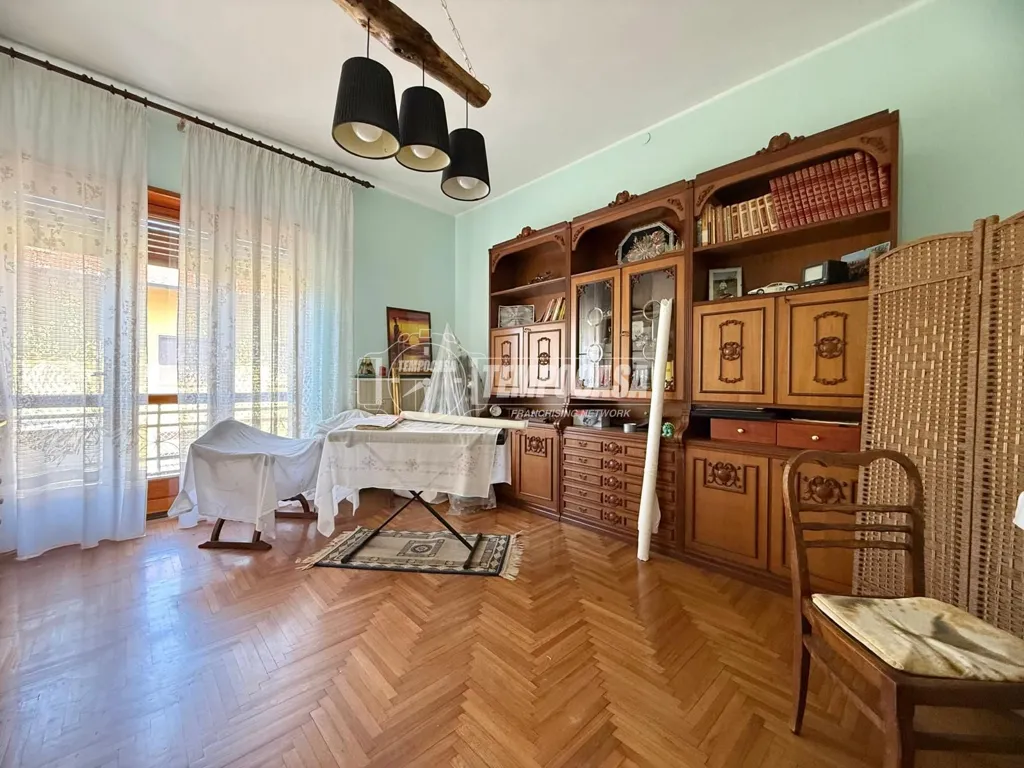Kabinet - Bifamiliar Villa with Garden in Ciriè