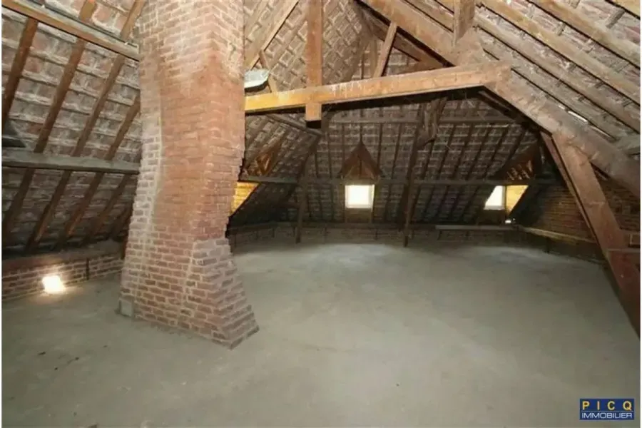 Pièces - Local Commercial à Tournai