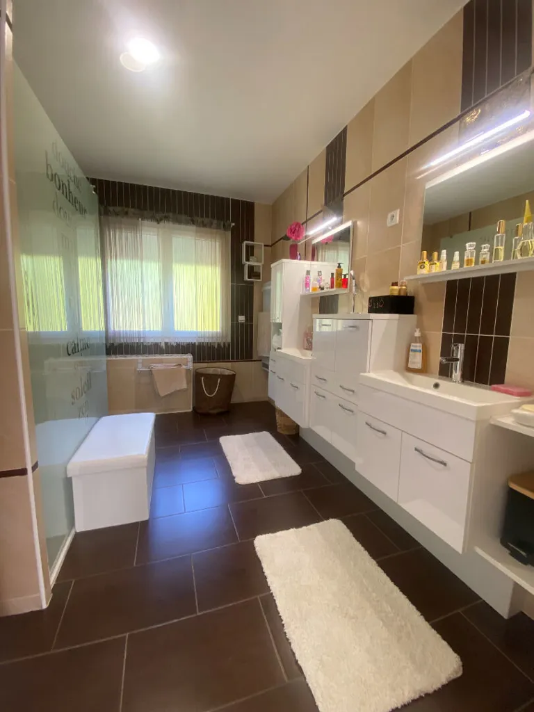 Salles de bain - Villa avec Piscine à Laroque d'Olmes