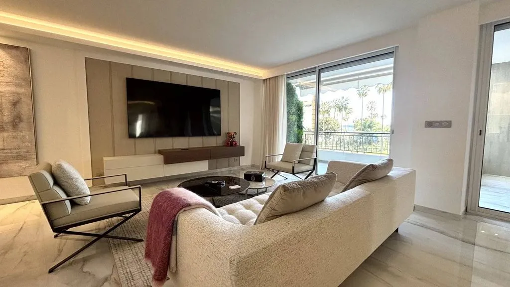 Elutuba - 2-Bedroom Apartment with Sea View in Cannes Croisette