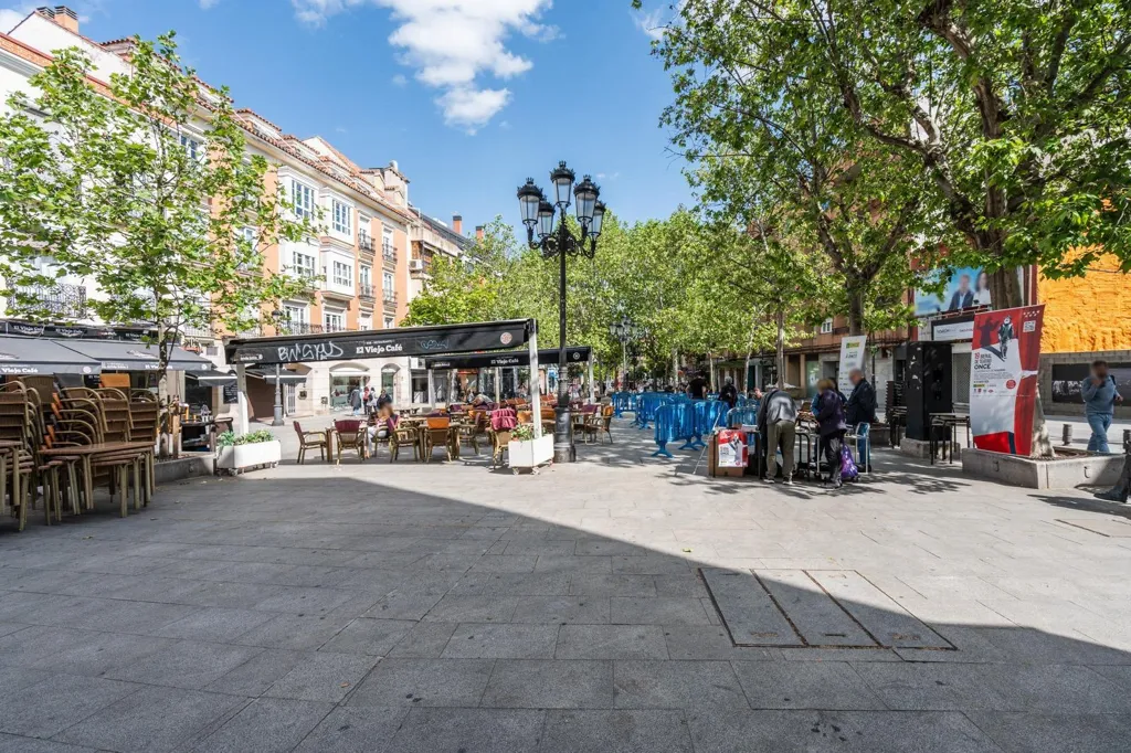 Commercial Unit in Plaza España, Leganés