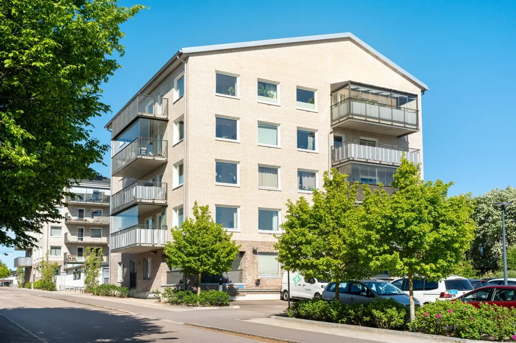 Extérieur - Modern 4-Bed Flat with Glass Balcony in Lund