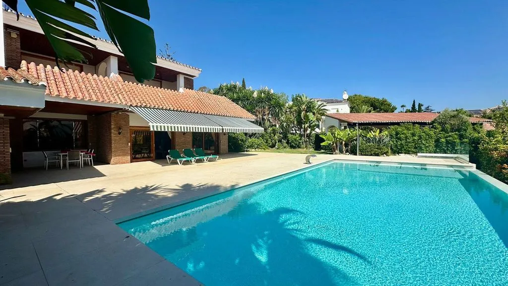 Piscine - Luxury Villa with Pool near Puerto Banús