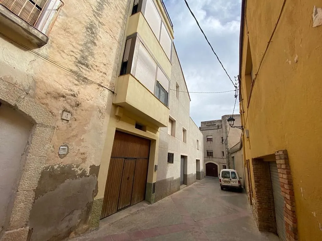 Traditional House for Renovation in Rodonyà