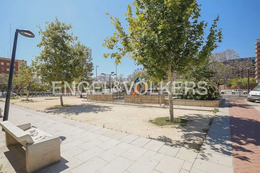Fully Renovated Apartment with Balcony in Ayora