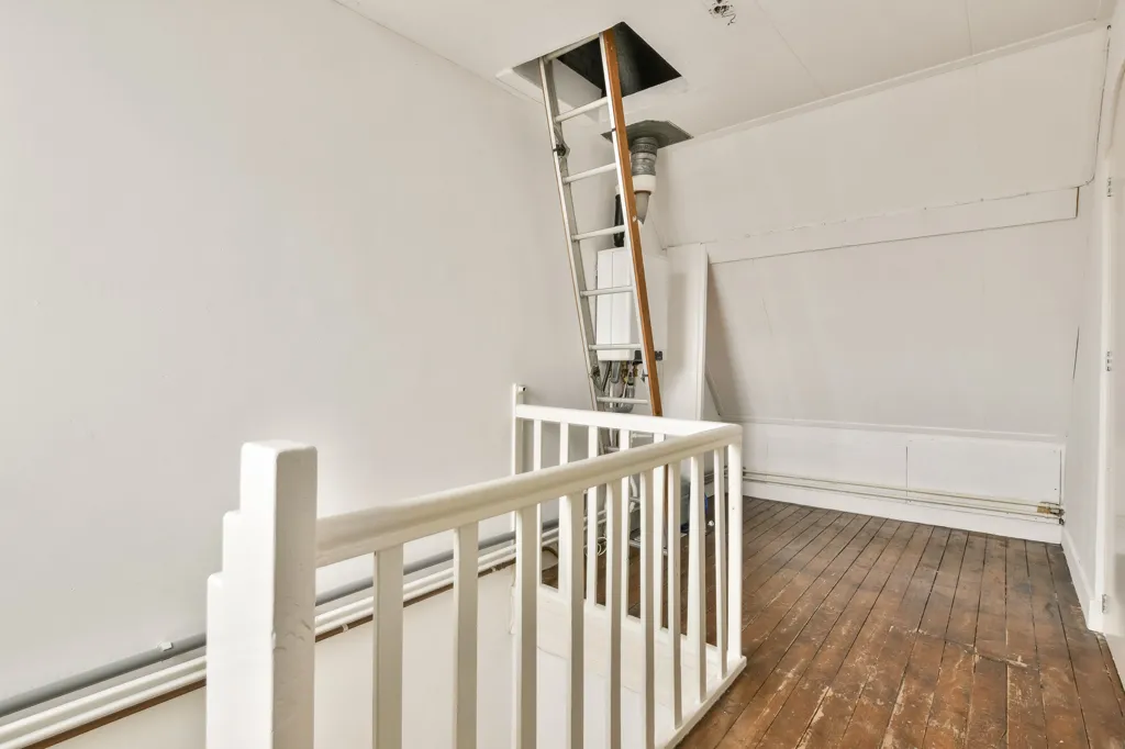 Pièces - Double Upper-Floor Apartment with Balcony in Watergraafsmeer