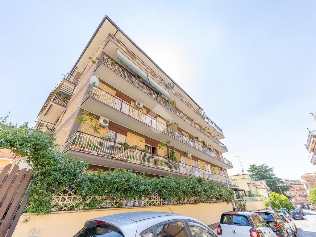Välivaade - Triplex with Terrace in Torre Maura, Rome