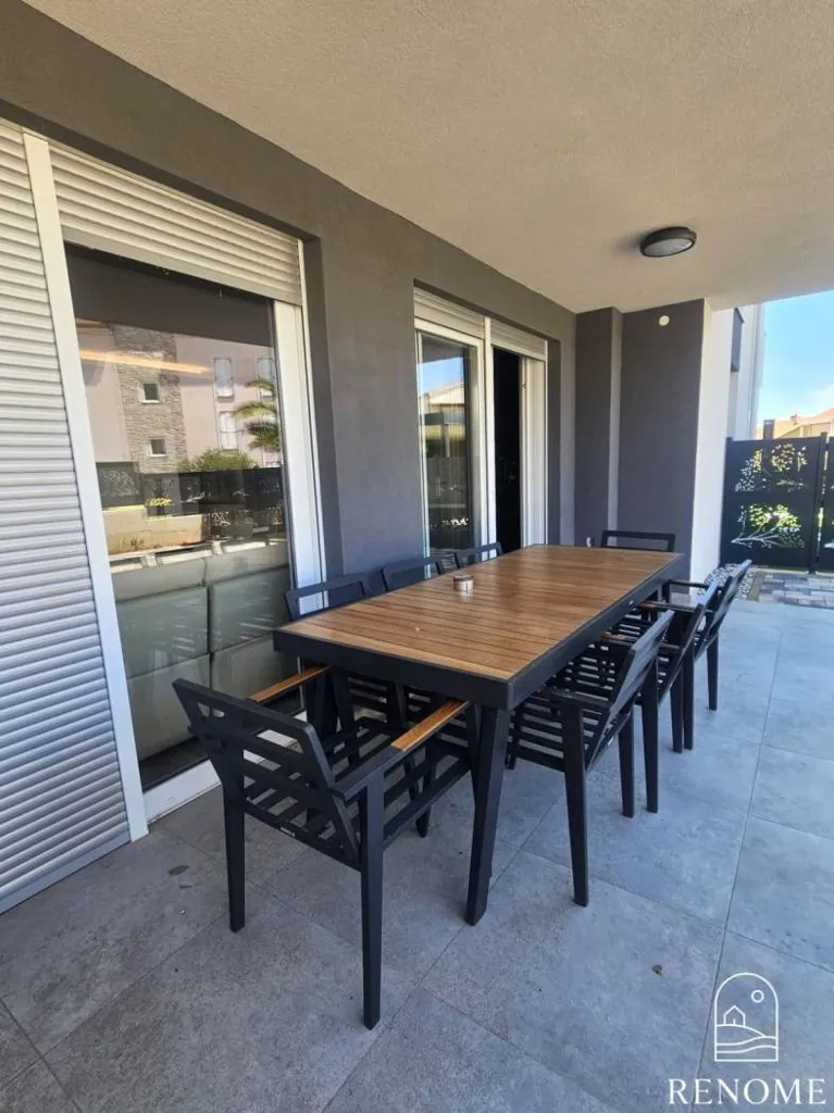 Terrazza - Modern Ground Floor Flat with Private Garden in Novigrad