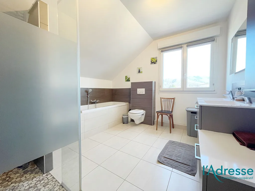 Vannitoad - Modern House with Castle Views in Zimmerbach