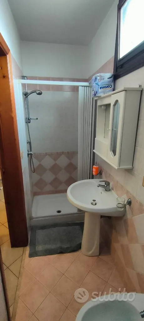 Salles de bain - Terraced House with Commercial Space in Central Location