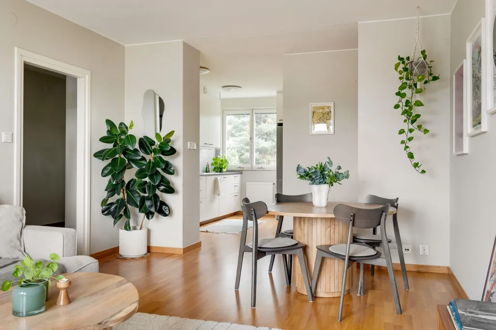 Elutuba - Apartment with South-Facing Balcony in Stureby