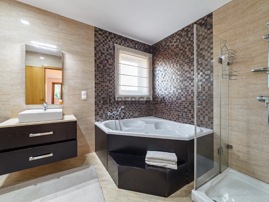 Vannitoad - Detached House with Pool in Fiães