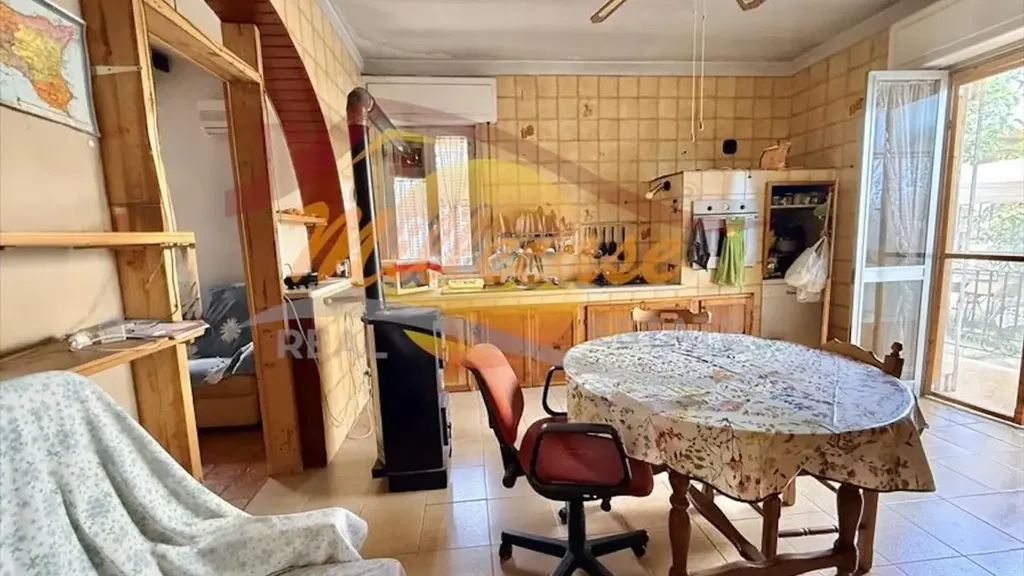 Comedor - House with Garden View in Siracusa