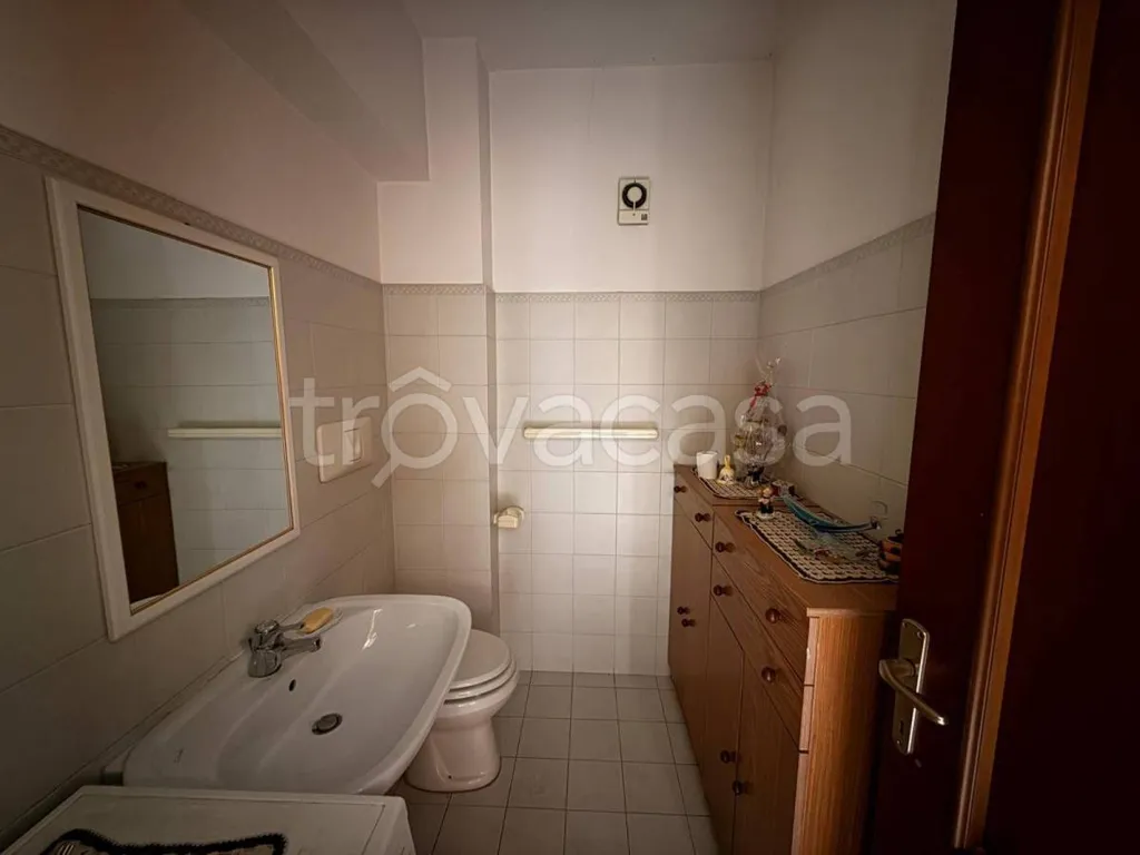 Salles de bain - Apartment with Balcony in Villa Reatina, Rieti