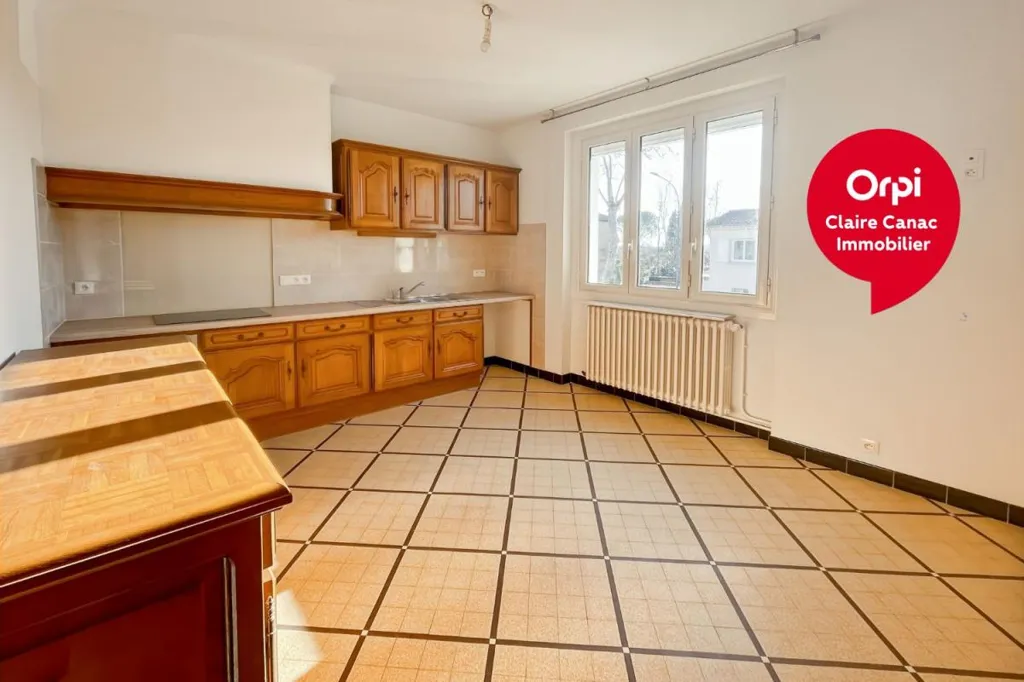 Kitchen - Charming 3-Piece House with Terrace in Castres