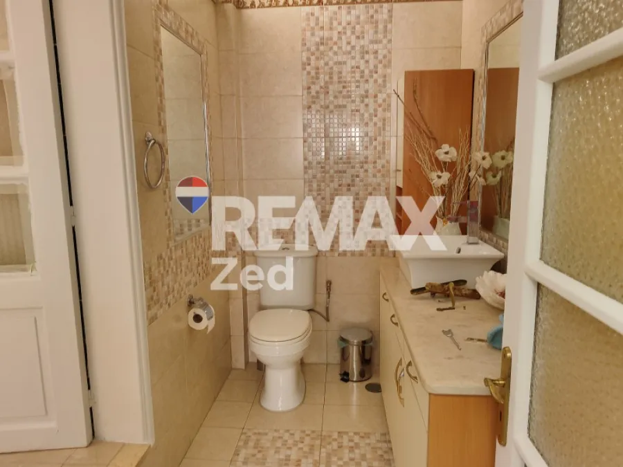 Vannitoad - Apartment with Balcony in Piraeus, Tabouria