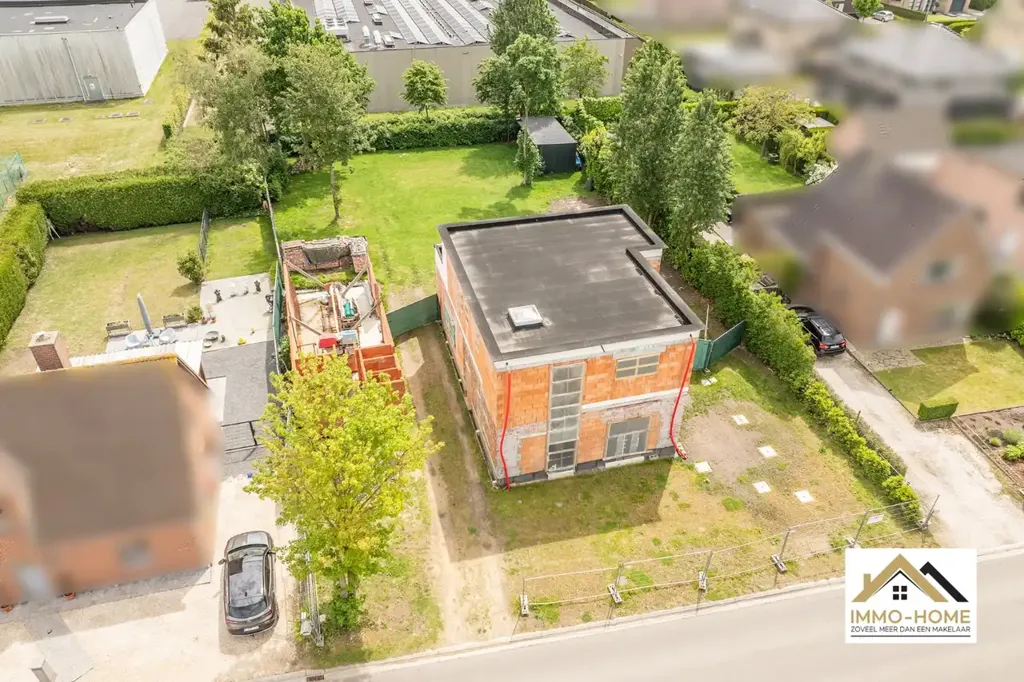 Õhuvaade - Casco House with Large Volume in Modern Project
