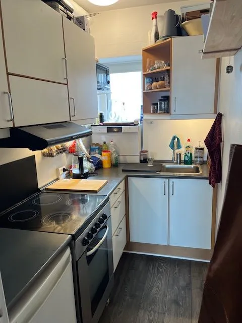 Köök - 2-Bedroom Flat with South-Facing Balcony in Central Area