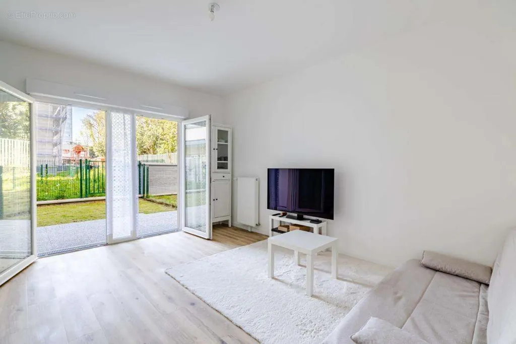 Elutuba - Modern Flat with Garden in Thiais