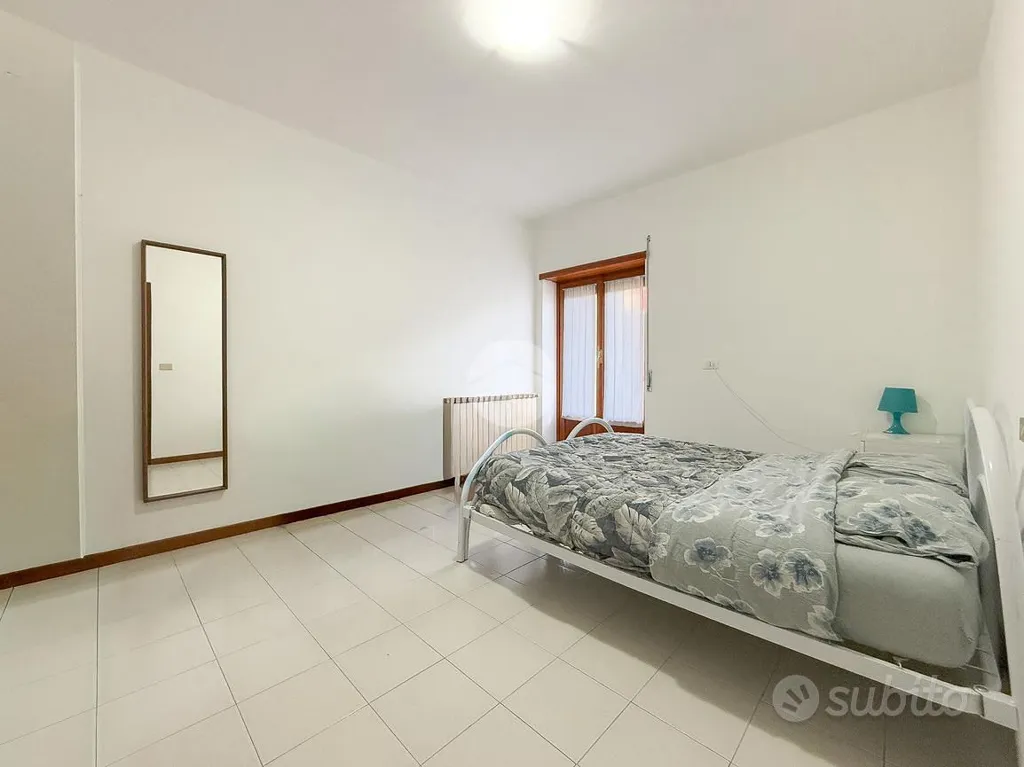 Chambres - 4-Room Apartment with Private Parking in L'Aquila