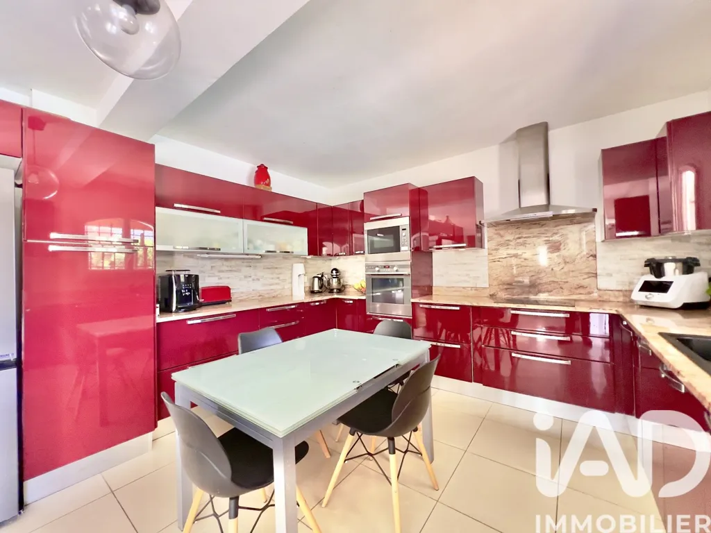Cuisine - Villa avec Piscine et Vue Dégagée à Saint-Aygulf