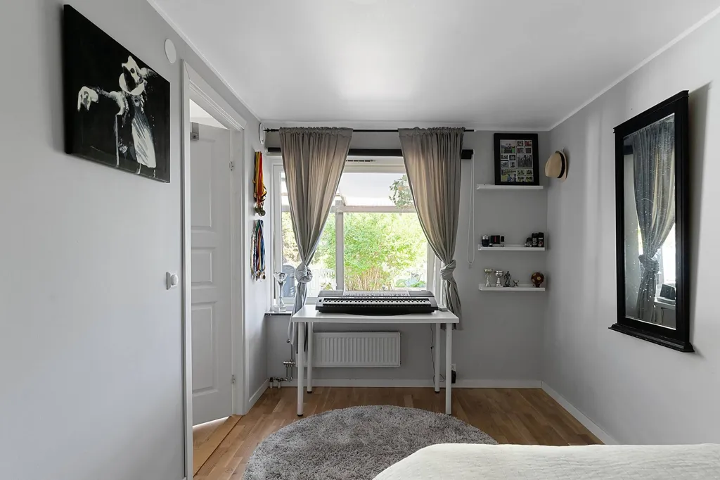 Magamistoad - Renovated Terraced House with Corner Plot