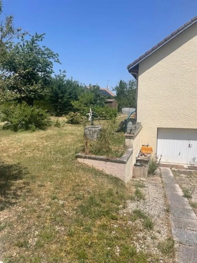 Jardin - Pavillon avec Jardin dans Lotissement Calme à Châtillon-sur-Seine