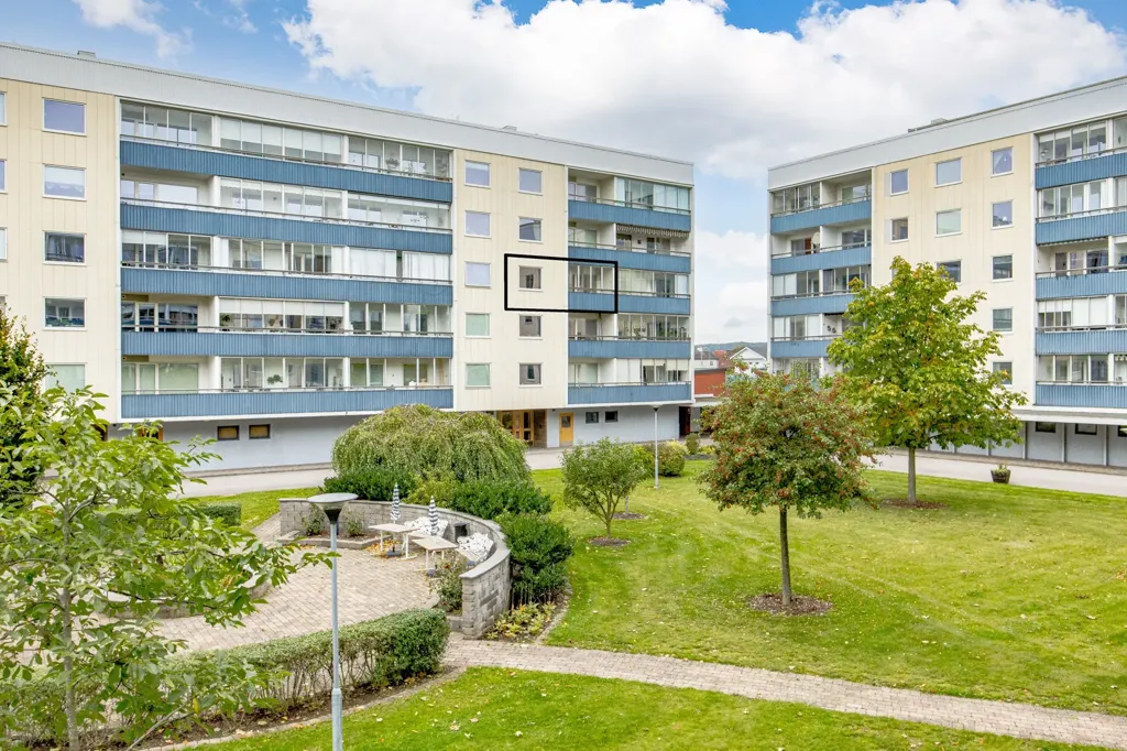 Giardino - Renovated Two-Bedroom with Balcony in Halmstad