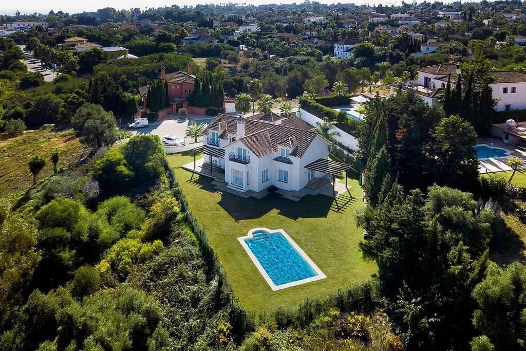 Õhuvaade - Chalet with Pool and Terrace in Sotogrande