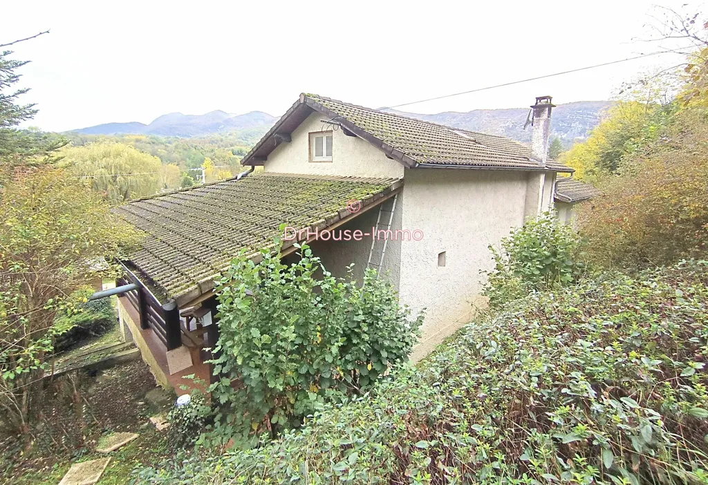 Extérieur - Maison Indépendante avec Grand Terrain à Proximité